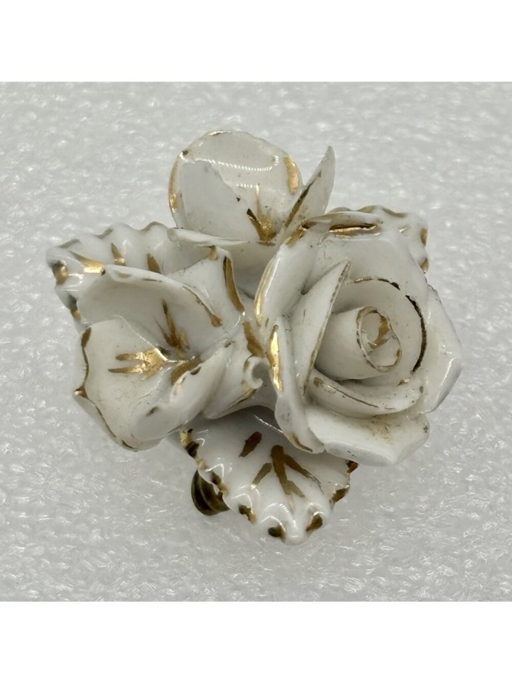 Vintage Japan Porcelain White and Gilt Edged Rose Brooch Hand Painted, Unbranded - Picture 4 of 10